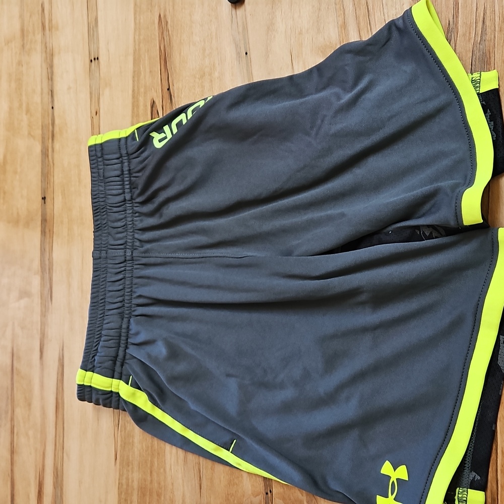 Boys XS Under Armour Shorts Grey With Neon